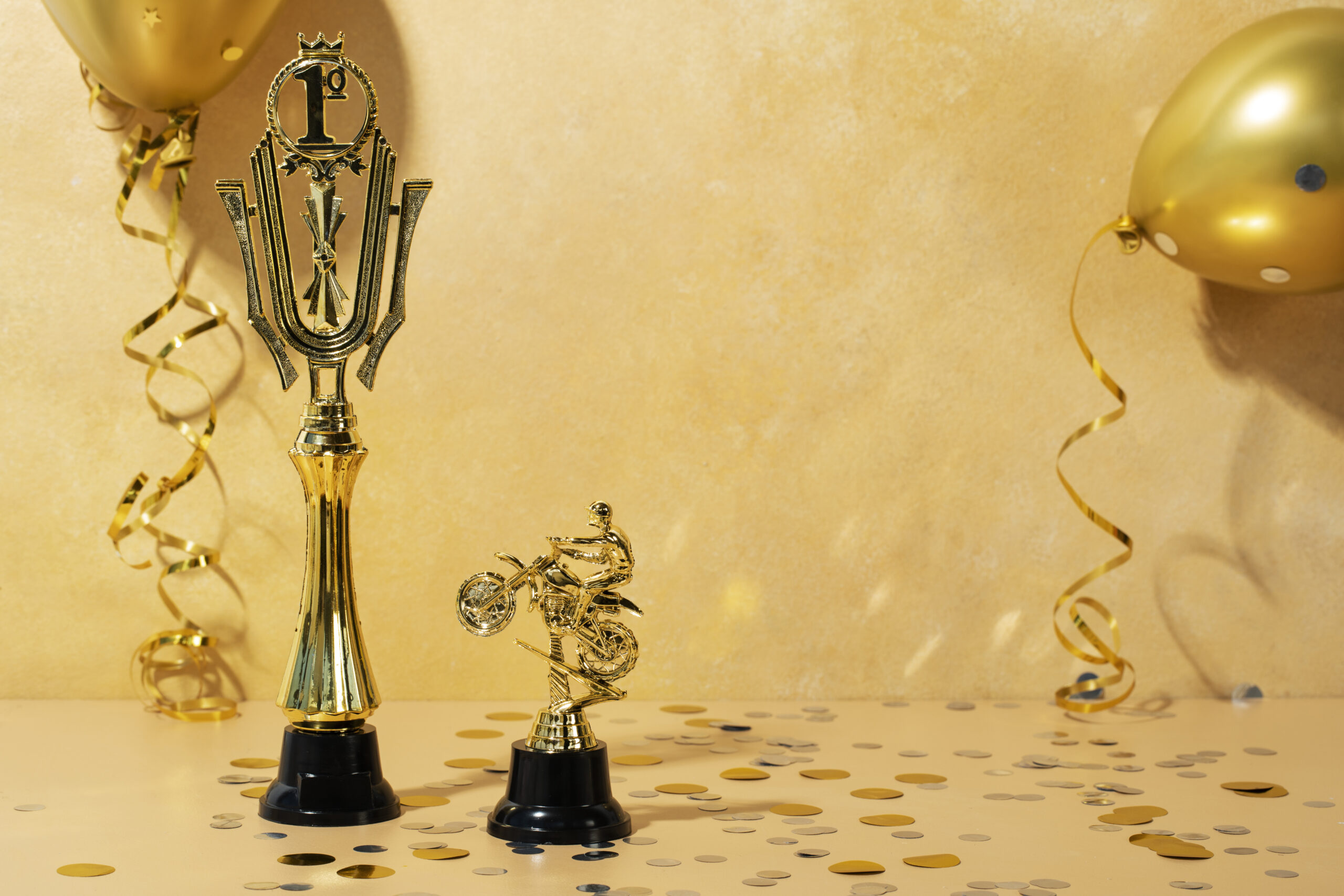 winner-concept-with-golden-cups